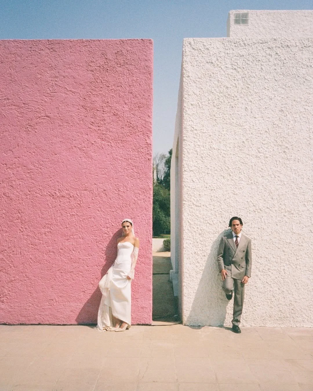 Transformando espacios con un toque de magia y elegancia ✨La decoraci&oacute;n en Cuadra de San Crist&oacute;bal de Luis Barrag&aacute;n no solo embelleci&oacute;, sino que cuenta una historia impecable. Cada detalle resuena con la esencia del hogar.