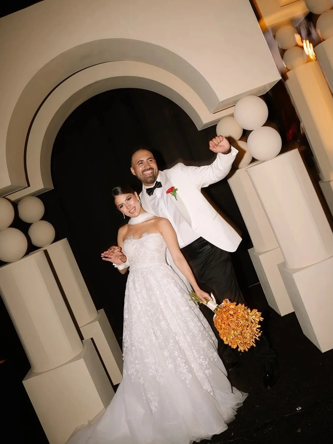UNA BODA MODERNA CHIC A LA ORILLA DEL MAR EN ESTERO BEACH HOTEL EN ENSENADA. 

Hay bodas que desde el primer momento se sienten m&aacute;gicas, y esa sensaci&oacute;n nace del equipo que convierte ideas en momentos: coordinaci&oacute;n impecable, cre