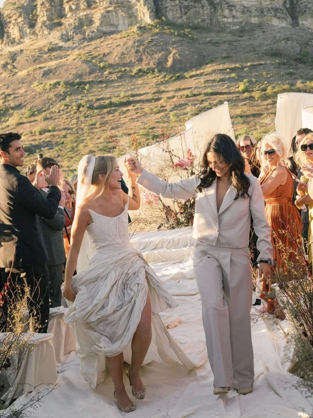 Una boda en Oaxaca que no solo se ve&iacute;a espectacular, tambi&eacute;n se sent&iacute;a profundamente personal.

La celebraci&oacute;n de Alix y Zoya fue un encuentro entre culturas, s&iacute;mbolos, moda, m&uacute;sica y emoci&oacute;n real. Dur