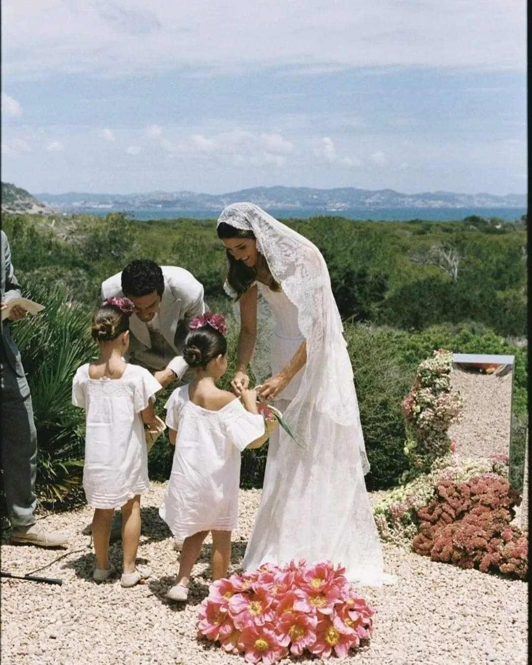 Este d&iacute;a de las infancias no pod&iacute;amos dejar de dedicarles un post a los m&aacute;s peque&ntilde;os de las bodas. 👧🏻🤍👦🏽 

Celebremos a nuestro ni&ntilde;o interior recordando nunca perder la ternura y la inocencia de esos d&iacute;a