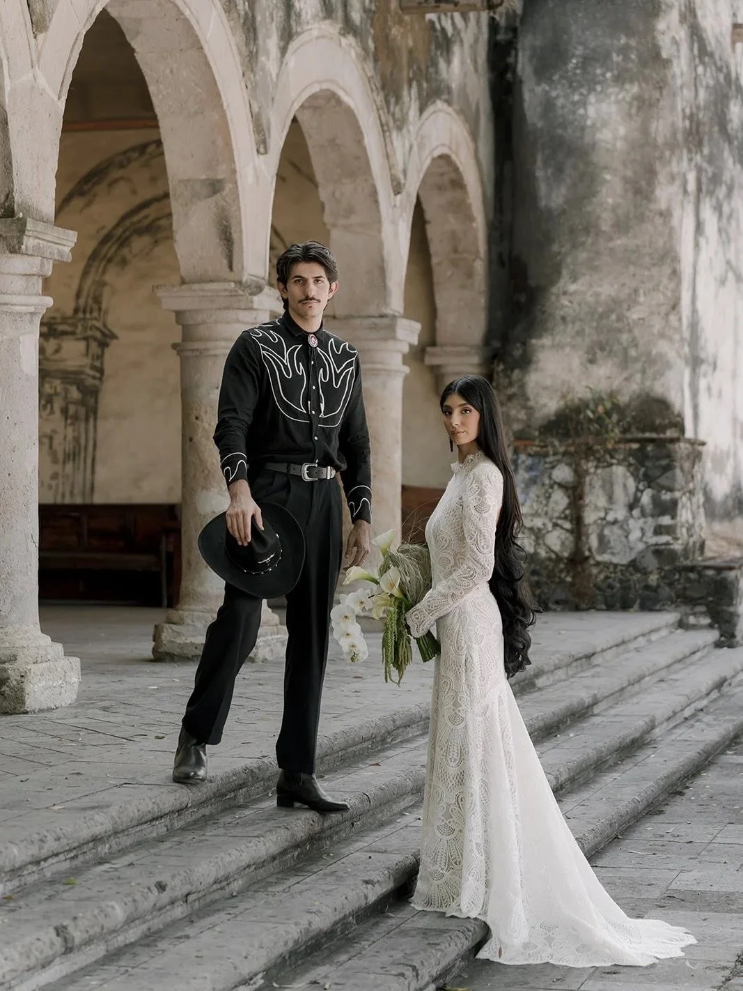 UNA EDITORIAL INSPIRADA EN LA CULTURA Y ELEGANCIA MEXICANA EN HACIENDA LABOR DE RIVERA, JALISCO. 

Este editorial naci&oacute; de una emoci&oacute;n clara: mostrar la elegancia que vive en nuestra cultura. Esa elegancia que se revela en los detalles,