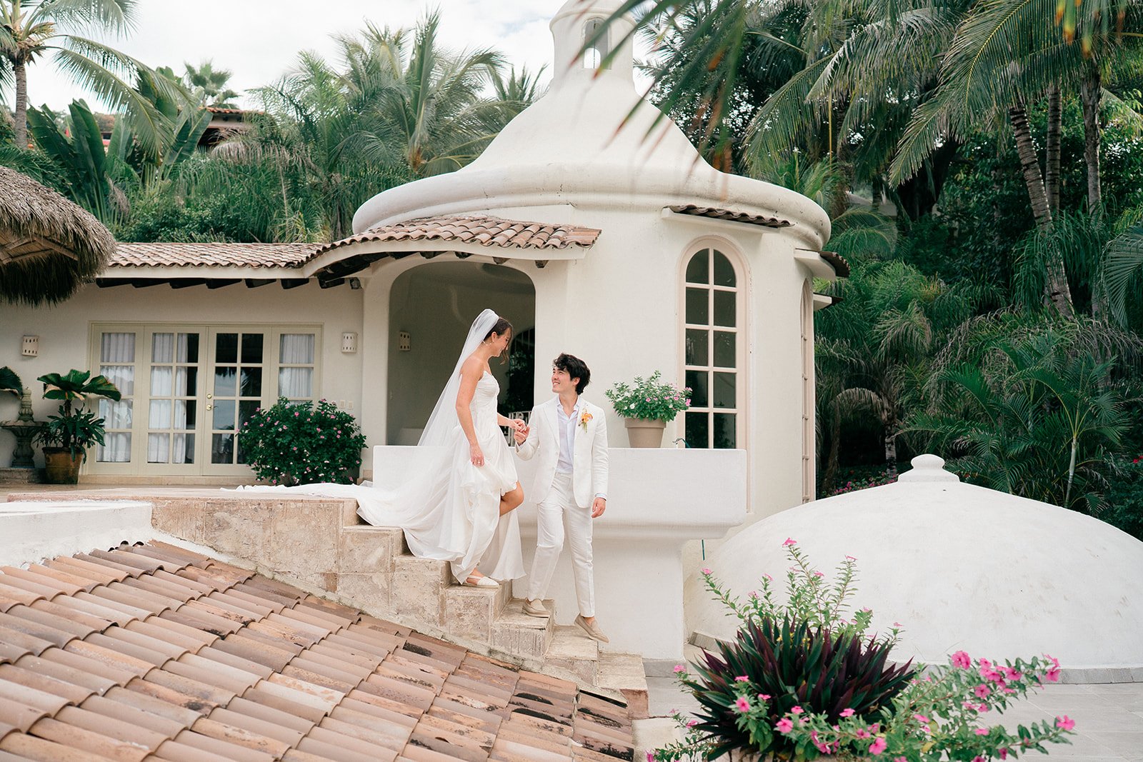 Mollie & Mike Sneak peek-84_websize_websize.jpg