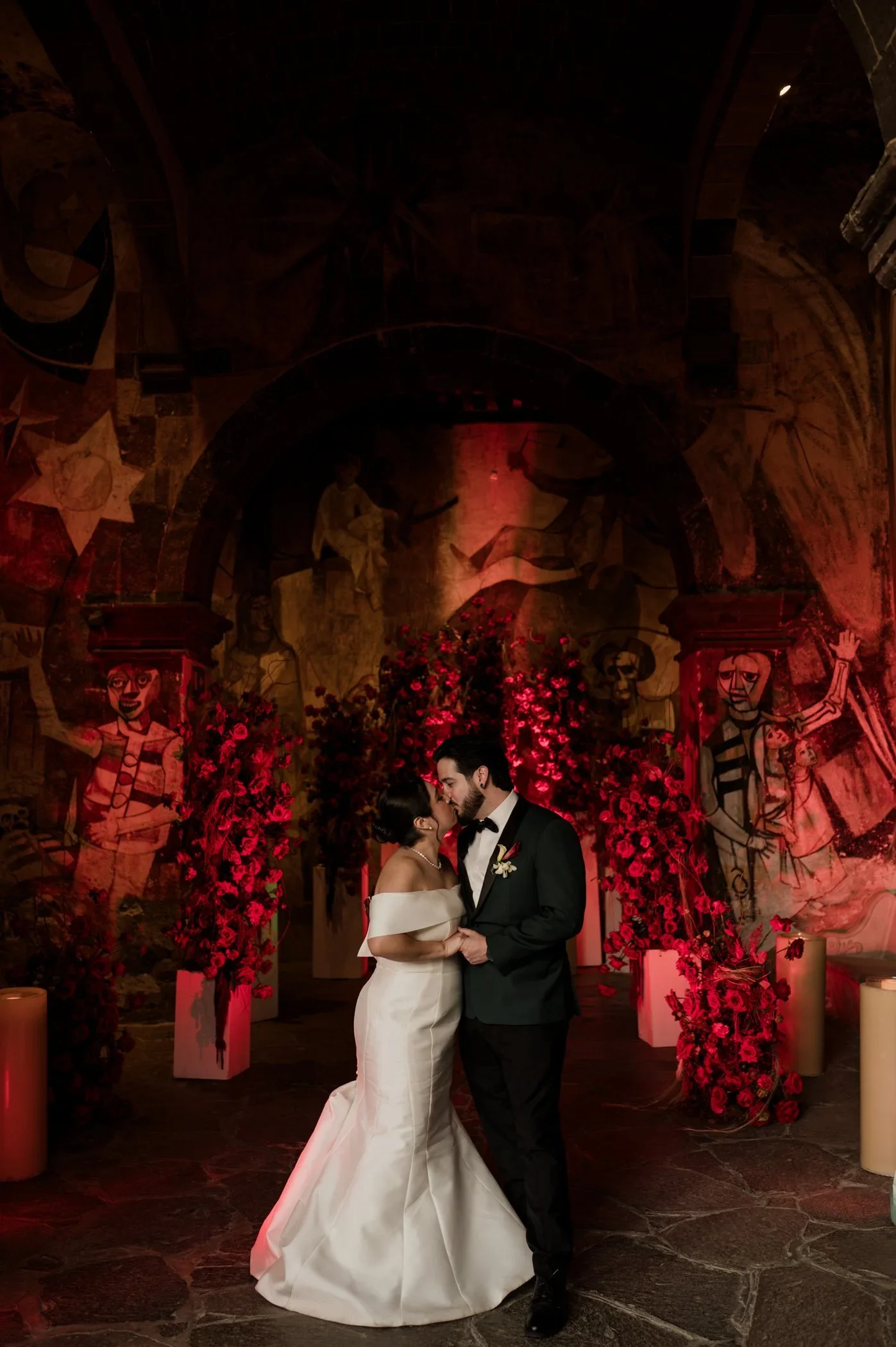 Una boda con elegancia clásica y toques de extravagancia en Instituto Allende, San Miguel de Allende 