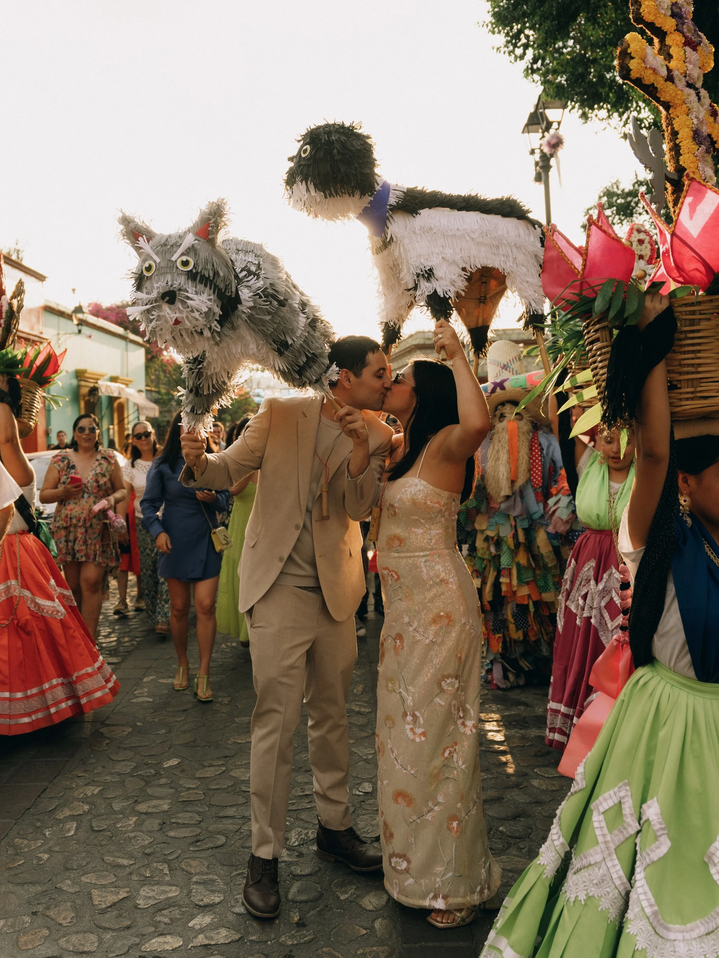 Conoce a @lucyweddingplanner, tu experta en planeaci&oacute;n de bodas en Oaxaca. ✨ Con su toque &uacute;nico y visi&oacute;n creativa, cada celebraci&oacute;n se transforma en una obra de arte. Desde las texturas de la tierra hasta los colores vibra