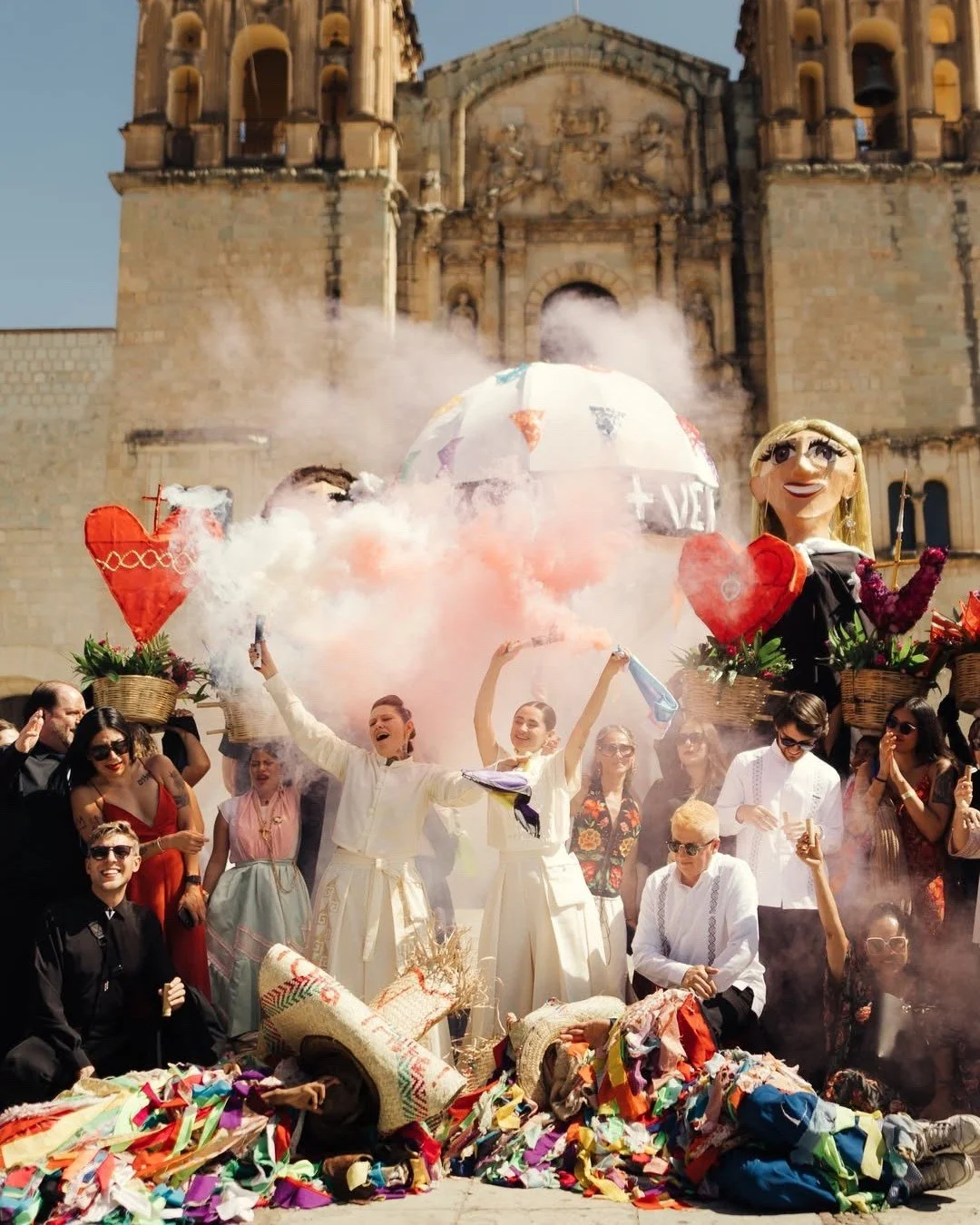 🌈 Hoy celebramos la diversidad en el amor y la belleza de cada historia &uacute;nica. 💖 Cada pareja tiene su propio viaje, y cada amor merece ser reconocido y celebrado. &iquest;Cu&aacute;l es la historia de amor que m&aacute;s te inspira? Cu&eacut