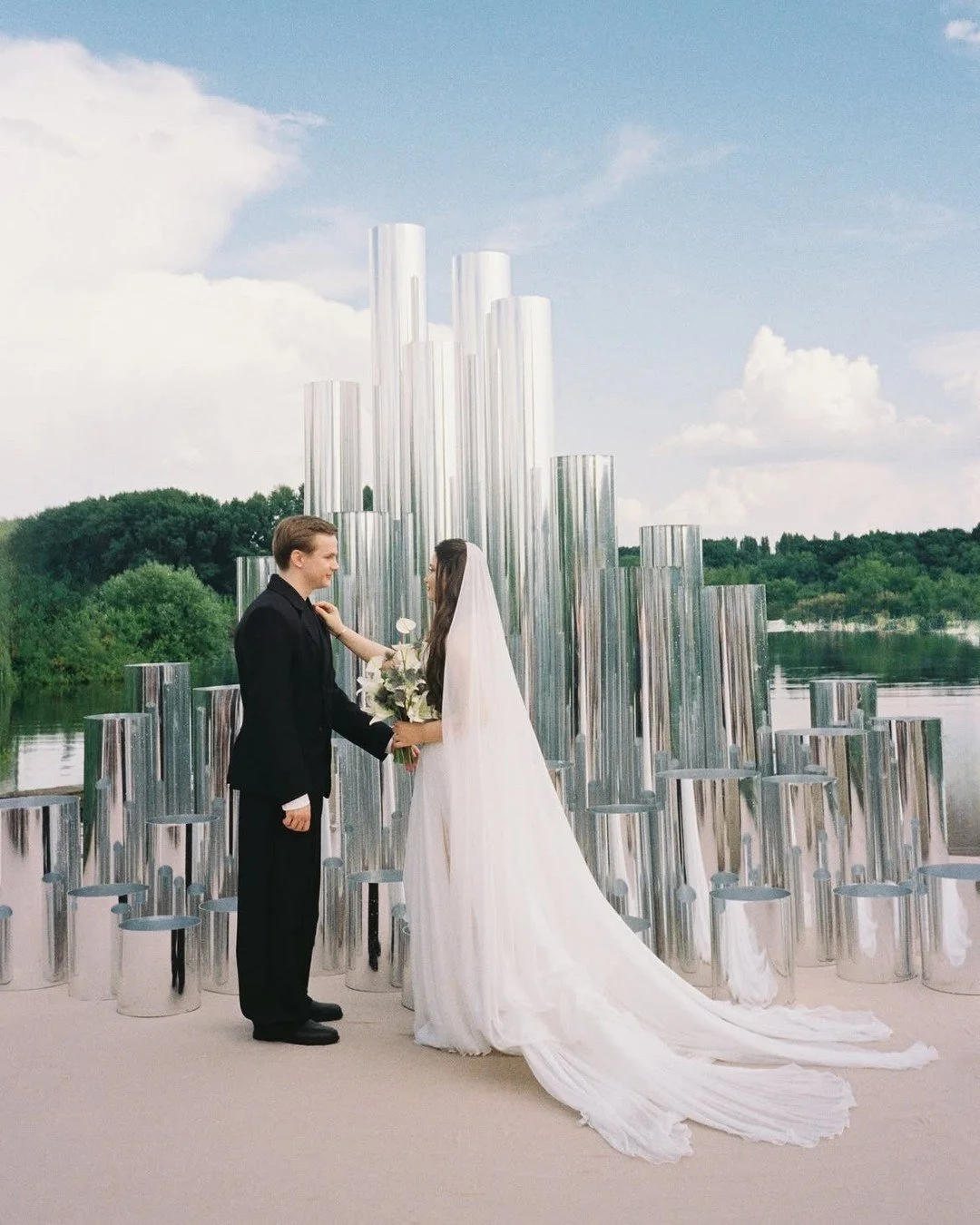 Sum&eacute;rgete en un mundo de ensue&ntilde;o con una boda inspirada en los arrecifes marinos 🌊✨. Imagina un escenario donde el oc&eacute;ano se fusionan con la elegancia del amor.

Hoy celebramos la conexi&oacute;n profunda que tenemos con la natu