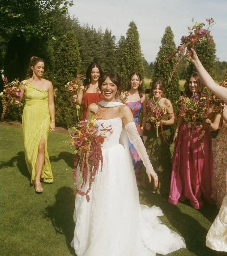 La guía emocional para sobrevivir los comentarios familiares durante la planeación de tu boda