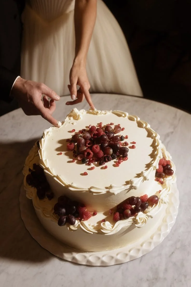 Modern Wedding Cake Detail – Minimal & Elegant Bridal Aesthetic.jpeg
