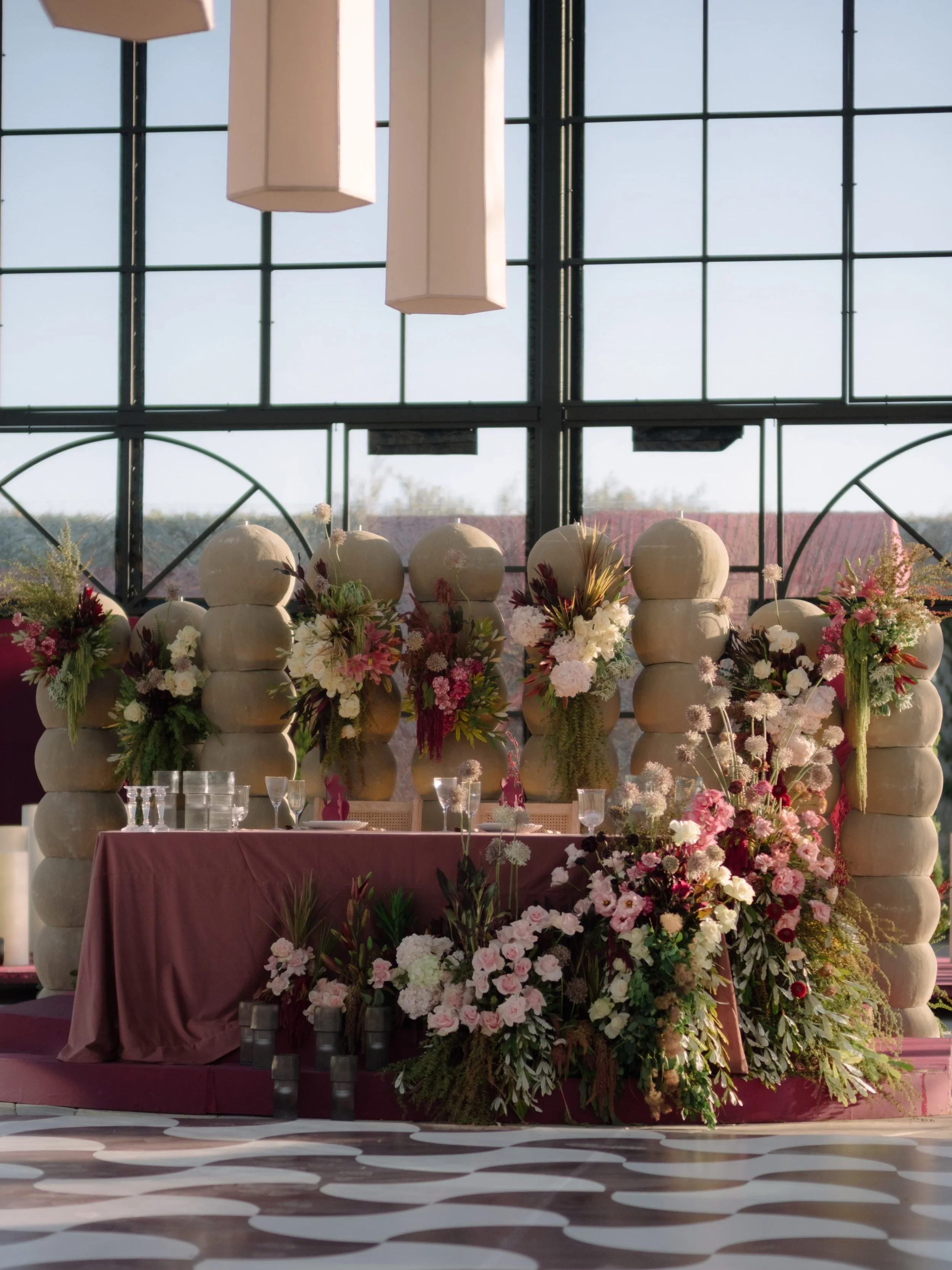 Enam&oacute;rate de cada detalle: &iexcl;deja que el amor brille!

Hoy te invitamos a conocer a @rgeventdesigner, un talentoso wedding planner que convierte sue&ntilde;os en realidad en el m&aacute;gico Valle de Guadalupe. Con su toque creativo y ate