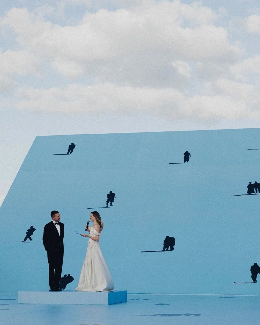 Una oleada de calma y creatividad con cada detalle de azul. Sum&eacute;rgete en las profundidades de la imaginaci&oacute;n, donde cada color cuenta una historia y en esta en especial, el azul es el protagonista. 🦋
#fridaenamorada 

Novia: @vcvkvl 
O
