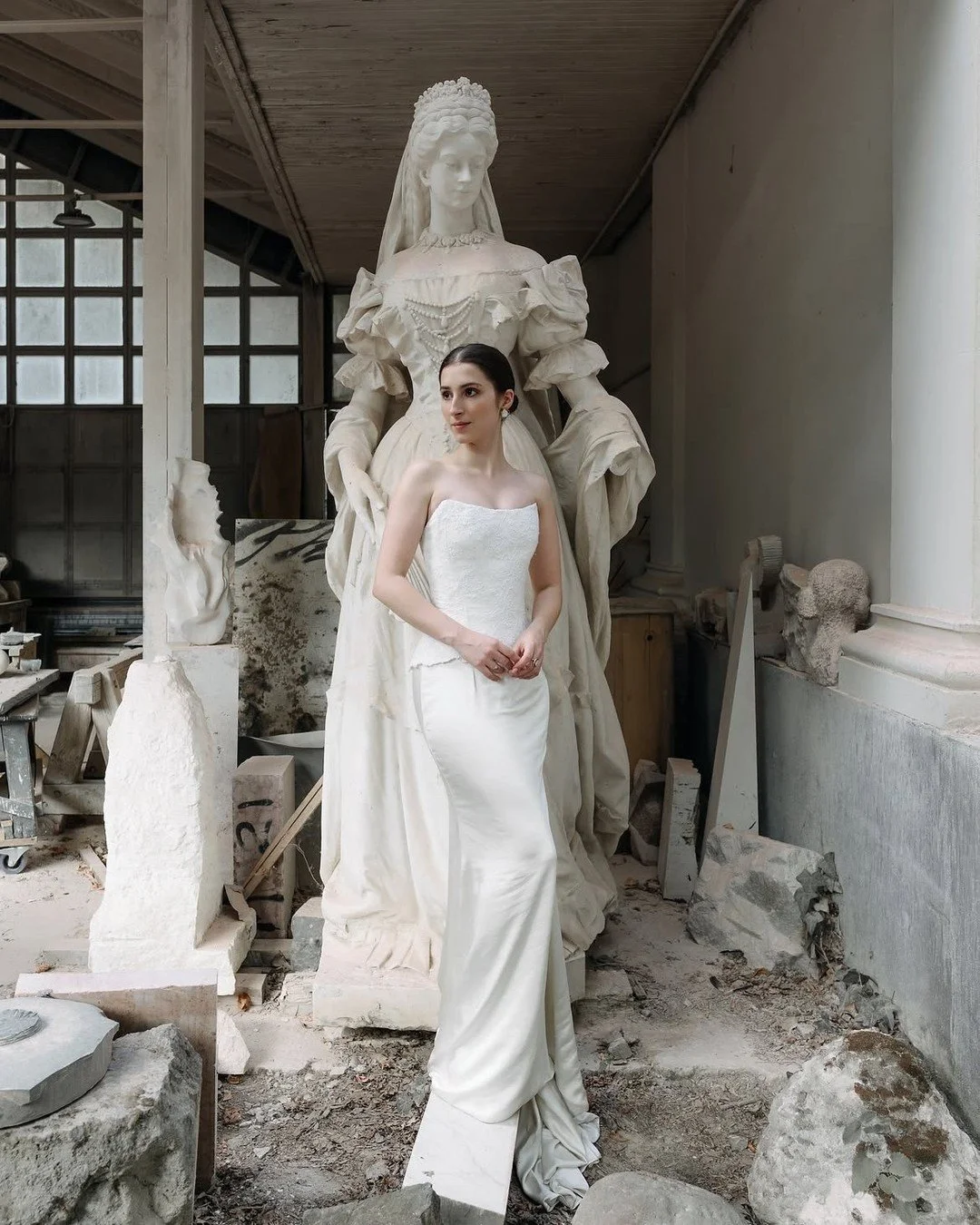 Donde la pasi&oacute;n se encuentra con la forma: cada curva y cada l&iacute;nea susurran una historia de amor que solo el coraz&oacute;n puede o&iacute;r. Exploremos la fascinante danza entre el amor y la escultura, donde cada pieza se convierte en 