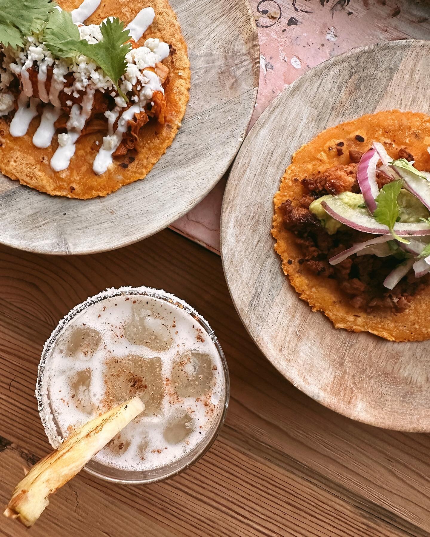 Chicken + Chorizo 🌮 / Baked 🍍 Marg

Taco Tuesday&hellip; and all&rsquo;s right with the world 😌