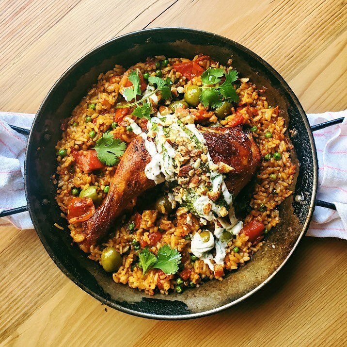 Arroz con Pollo (Spanish rice, roasted chicken, coriander chutney, tahini crema, toasted almond) #special🐂