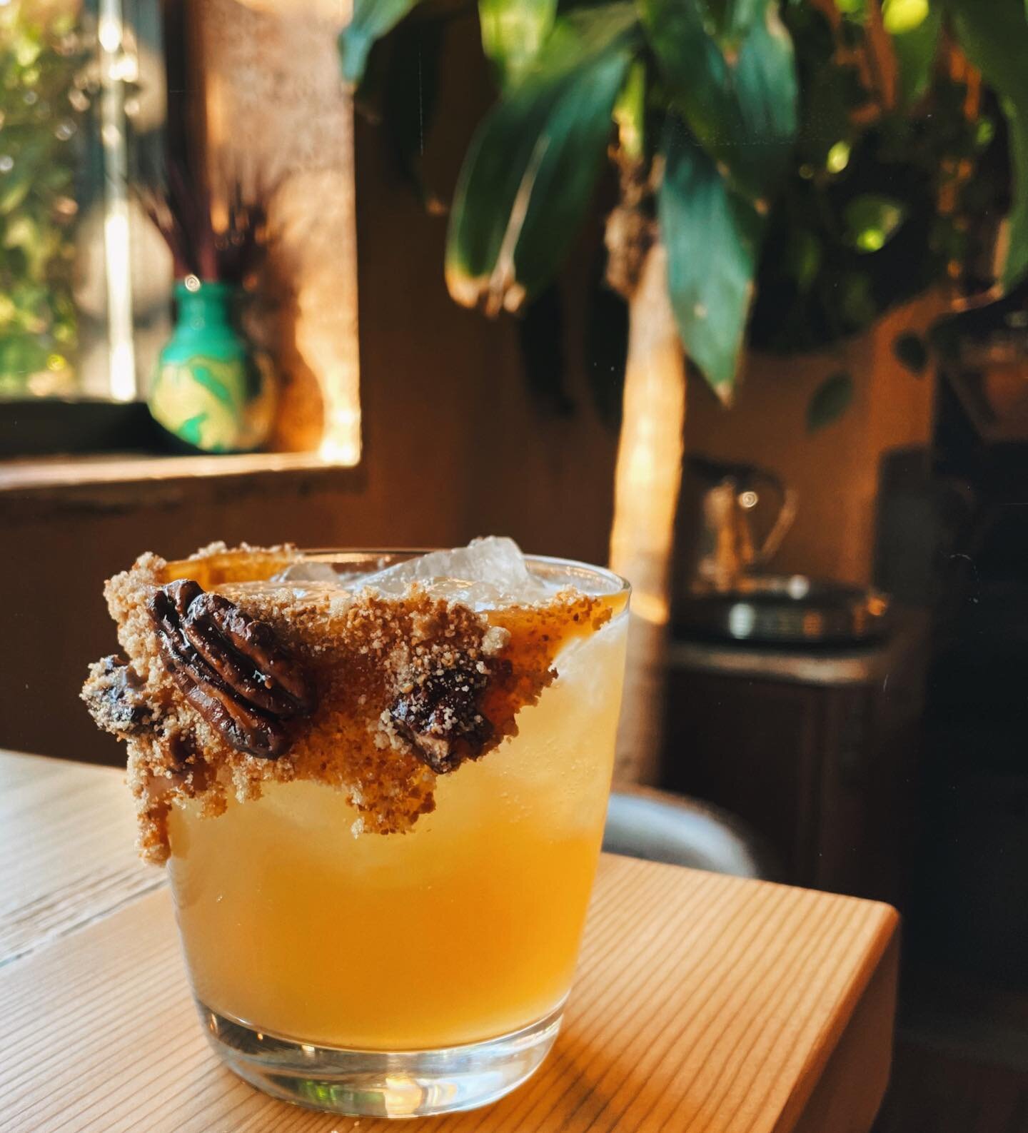 Pregame 🦃 with our Pecan Pie Marg &gt;&gt; @puebloviejo Tequila, Magdala, Lemon, Brown Butter Simple Syrup, Licor 43, and a Pecan Pie Rim (Caramel, Brown Sugar, Graham Cracker, Candied Pecans) 🥧 

📸: @abrewtifulmess