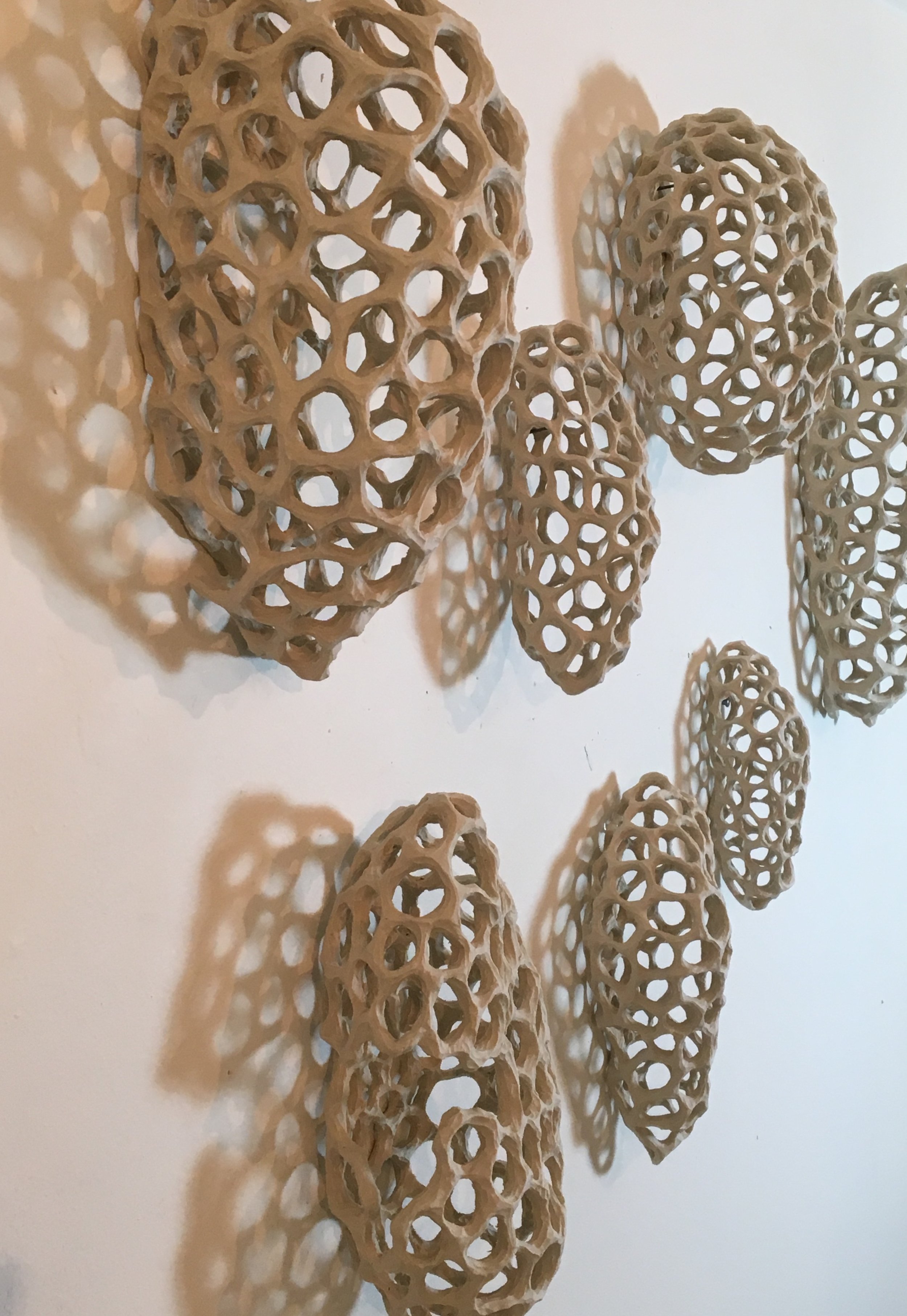 Porcelain, mixed sizes.