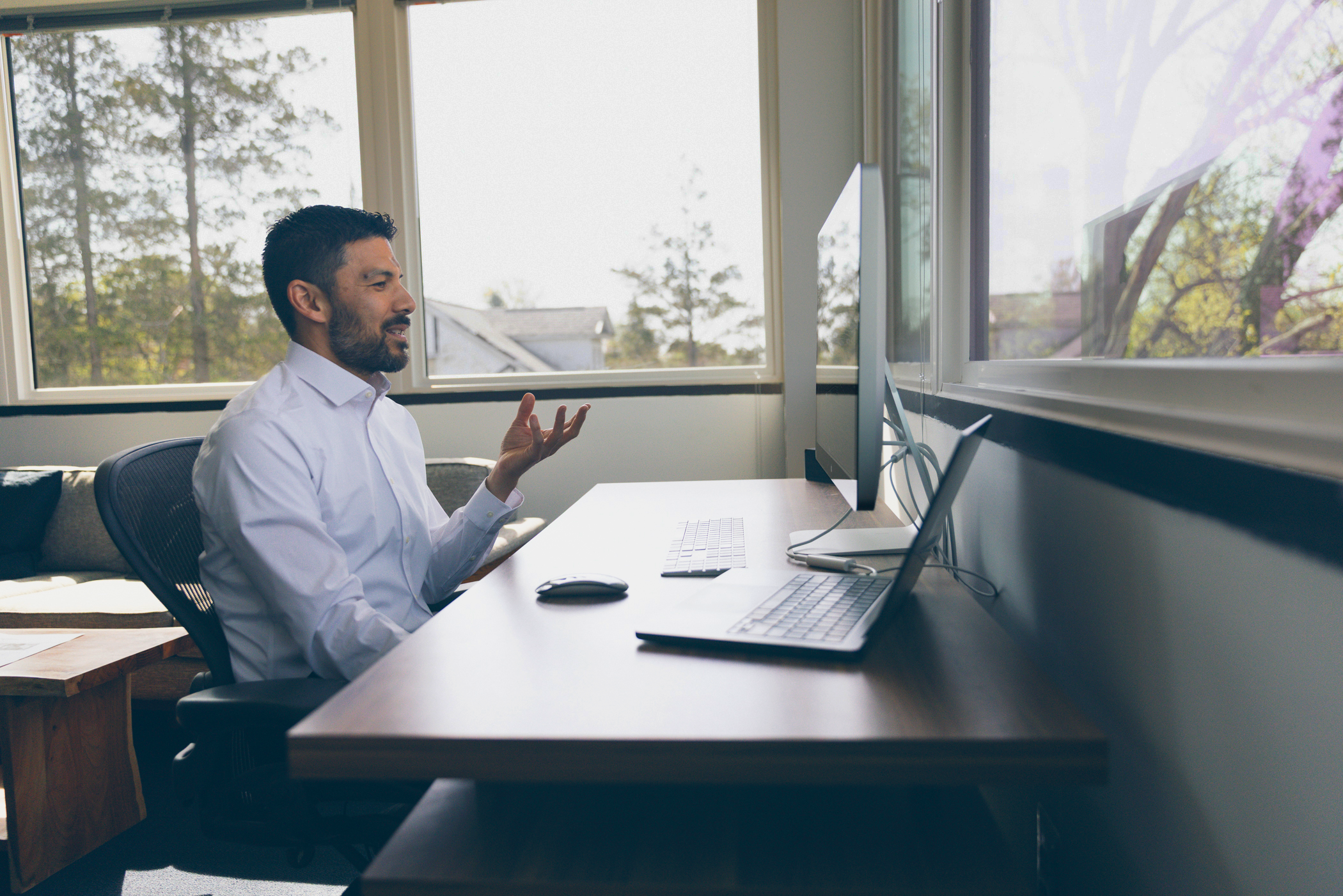 CABT expert therapist gives online professional consultation to mental health center
