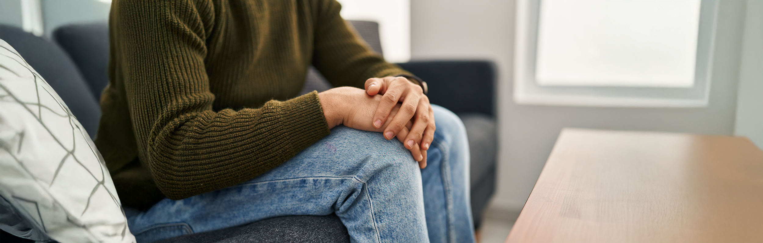 A patient sits with a CABT therapist to work on CBT therapy