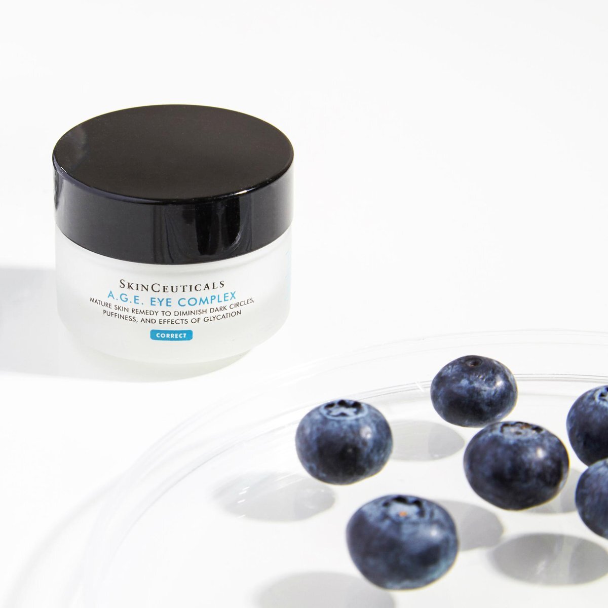Os benefícios do A.G.E. Eye Complex SkinCeuticals
