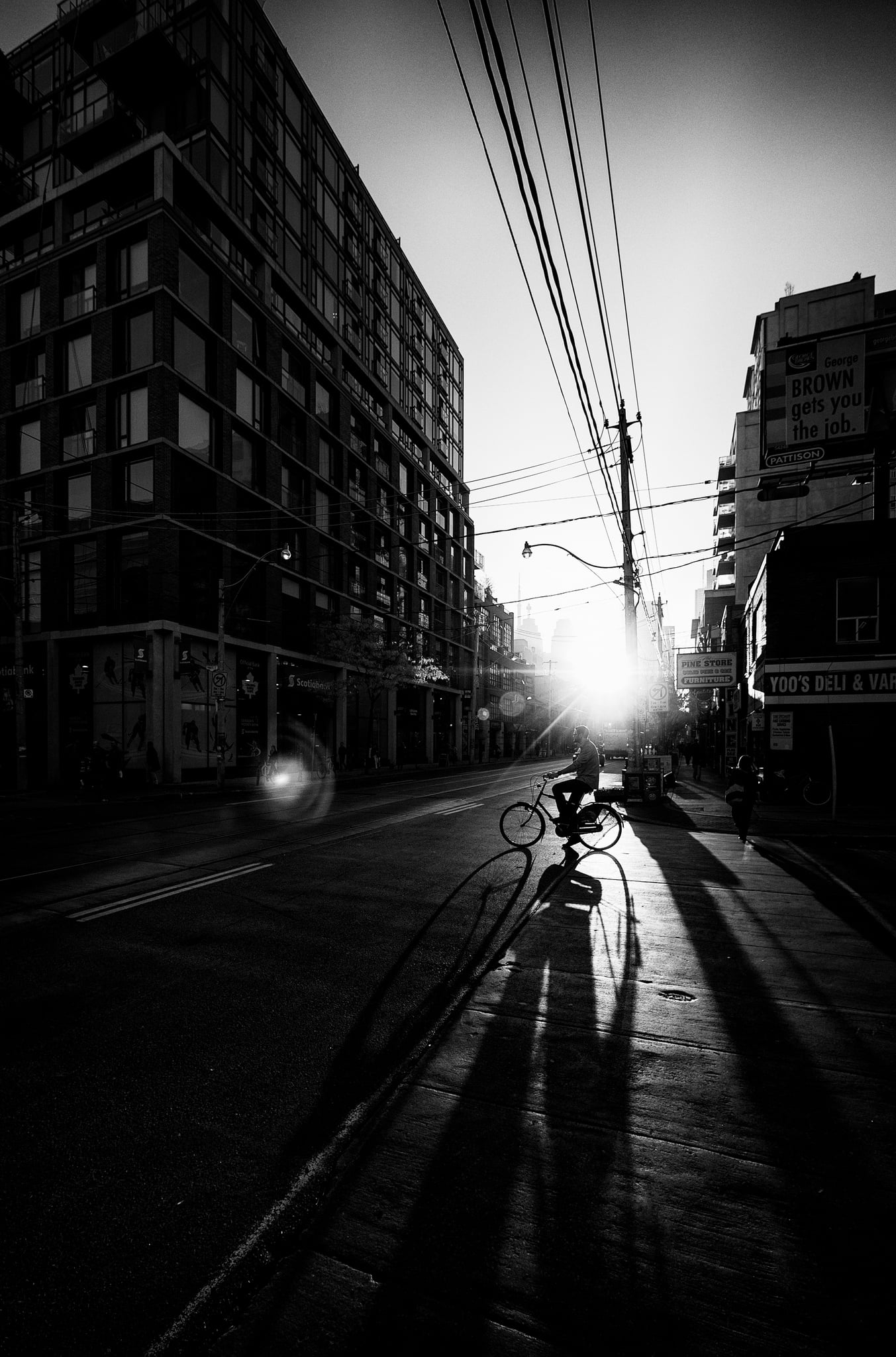 cyclist-shadow_torontohendge_highcon_bw_01.jpg