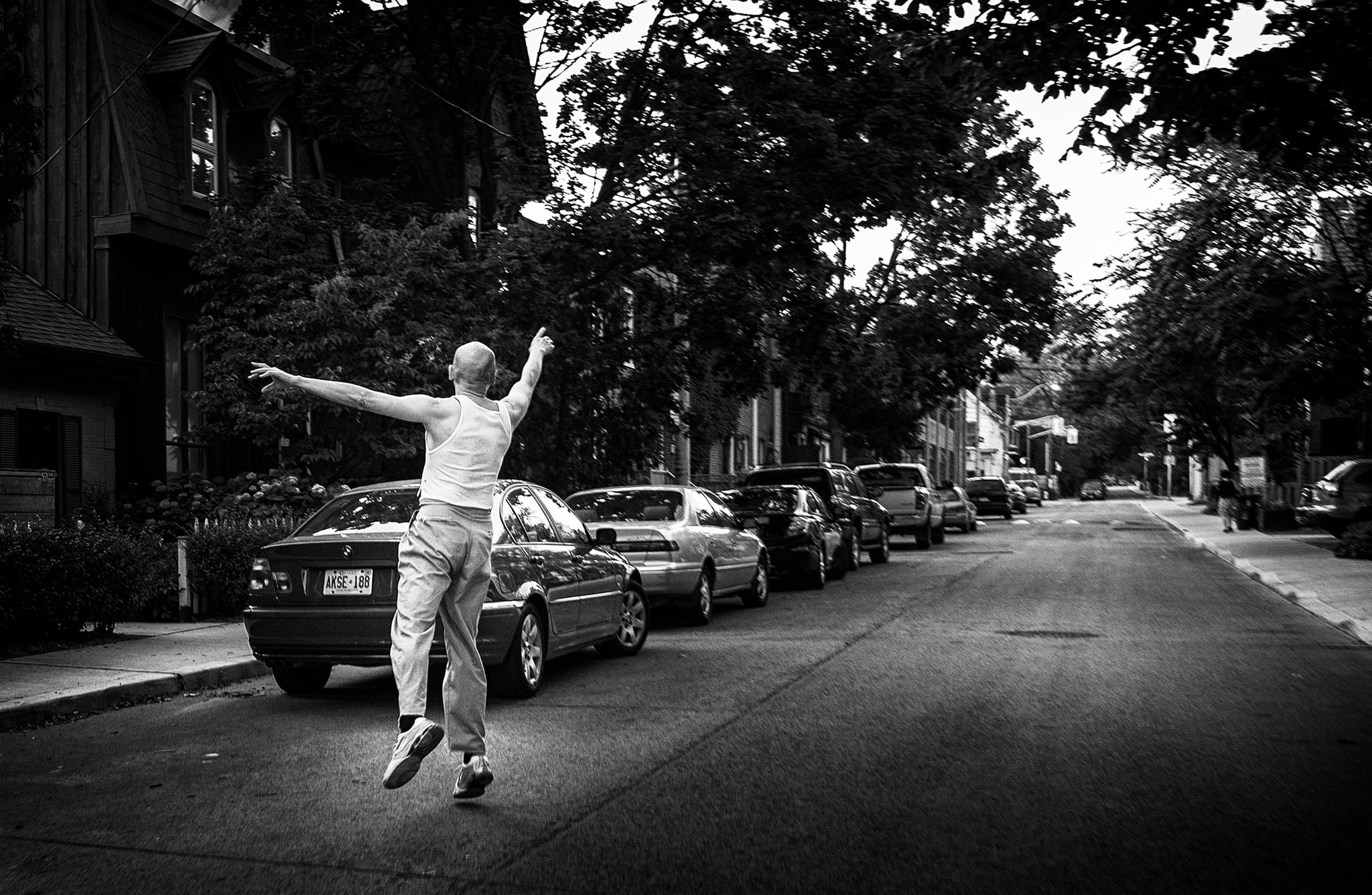 man_dancing_ontario-street_01.jpg