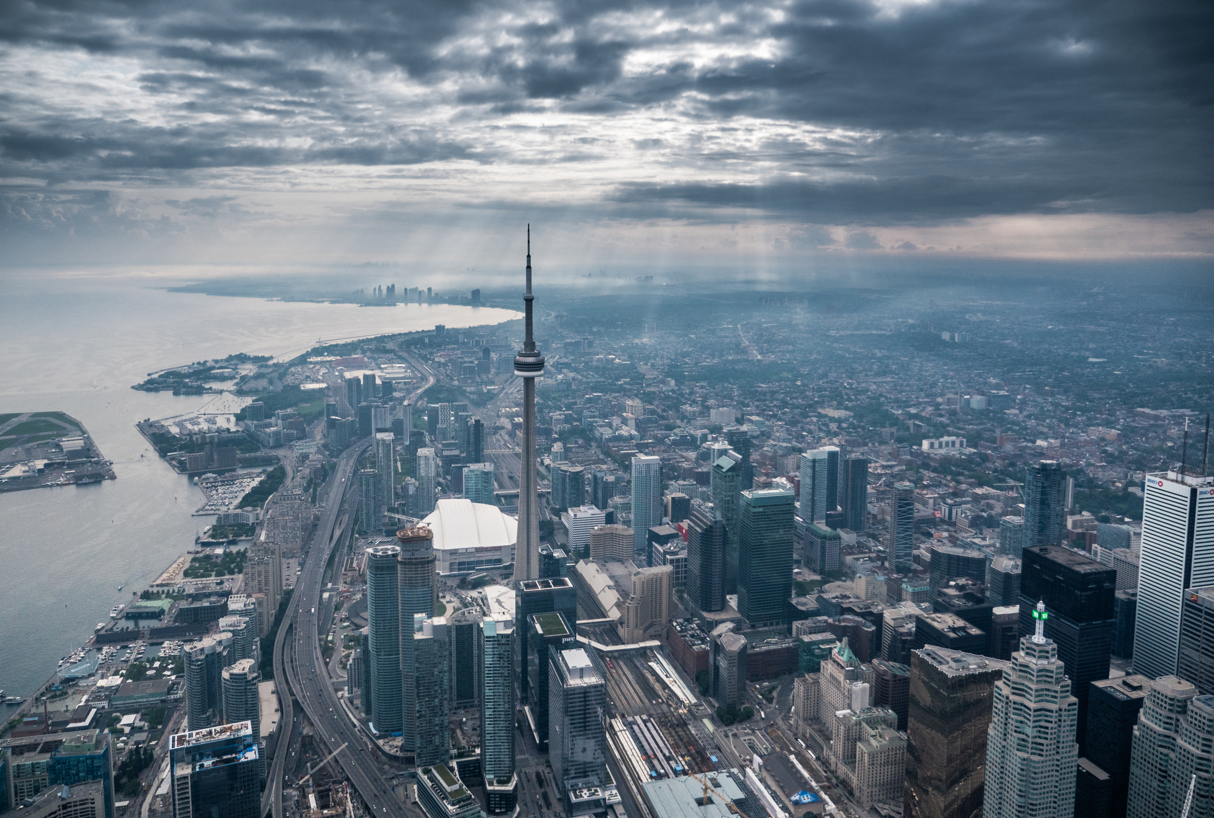 toronto_above_helicopter_bw_01.jpg