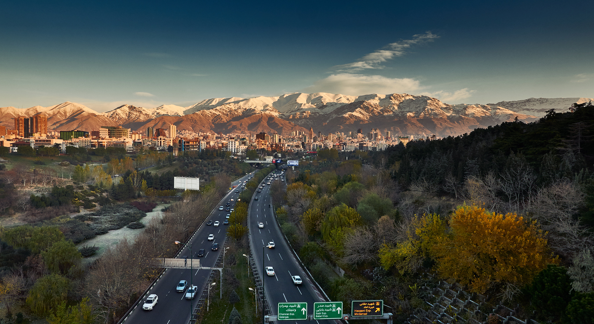 tehran_alborz-mountains_early-morning_tabiat-bridge_highway_02.jpg