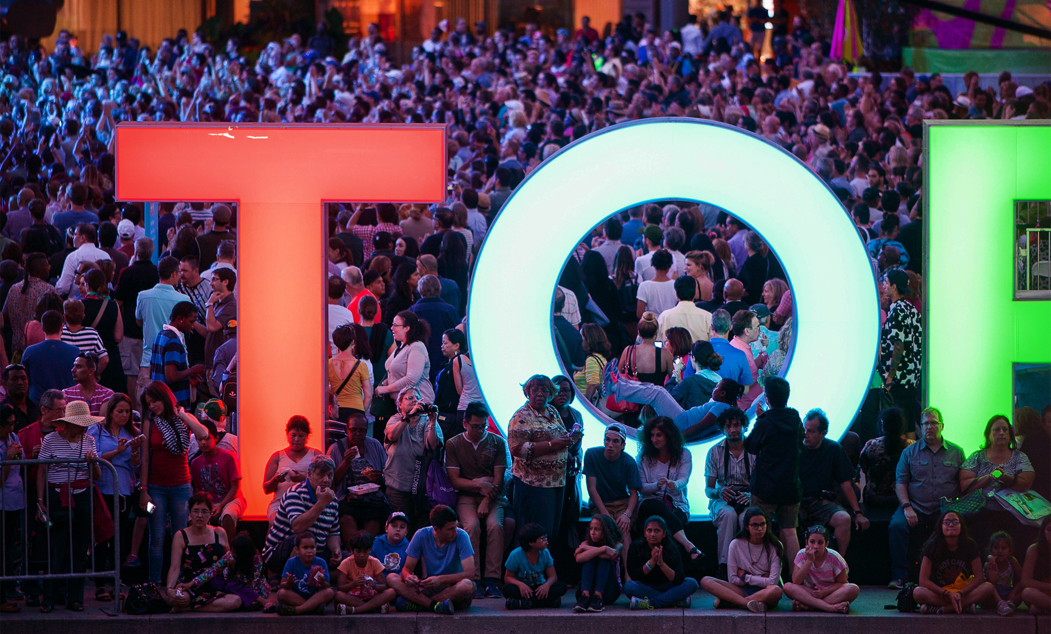 toronto-sign_NPS_crowd_TO_01.jpg