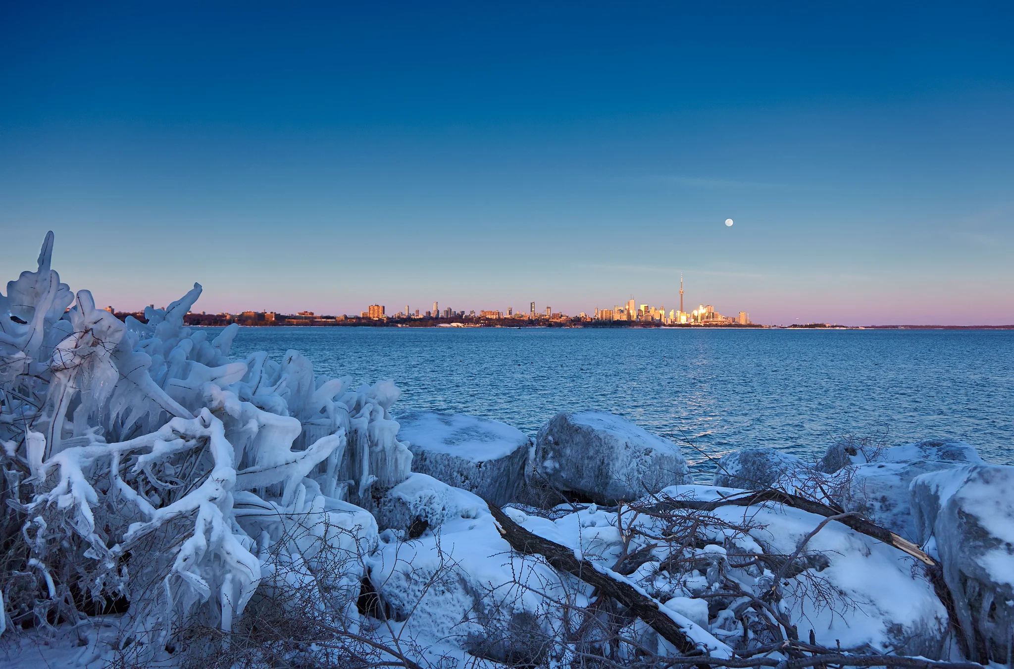 supermoon_humber-bay_city_wide_02.jpg