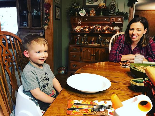 My lil fam;) right before my mom&rsquo;s deeeeeeeeeelicious thanksgivingness was served up:) #latepost #yourewelcomestaking #thanksgiving