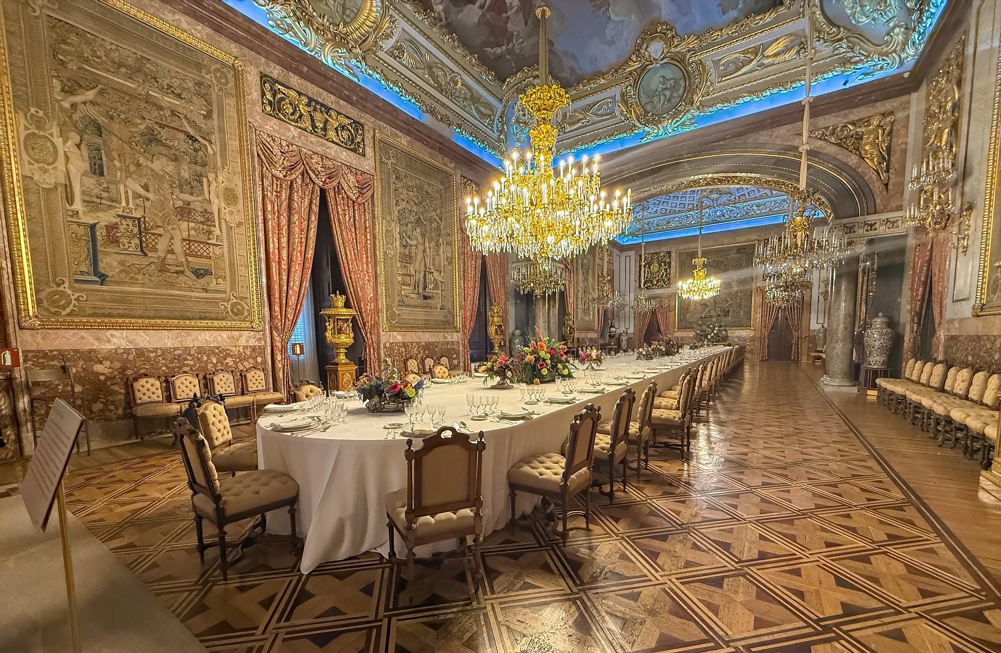 Isable ii and Alfonso xii Banqueting Table