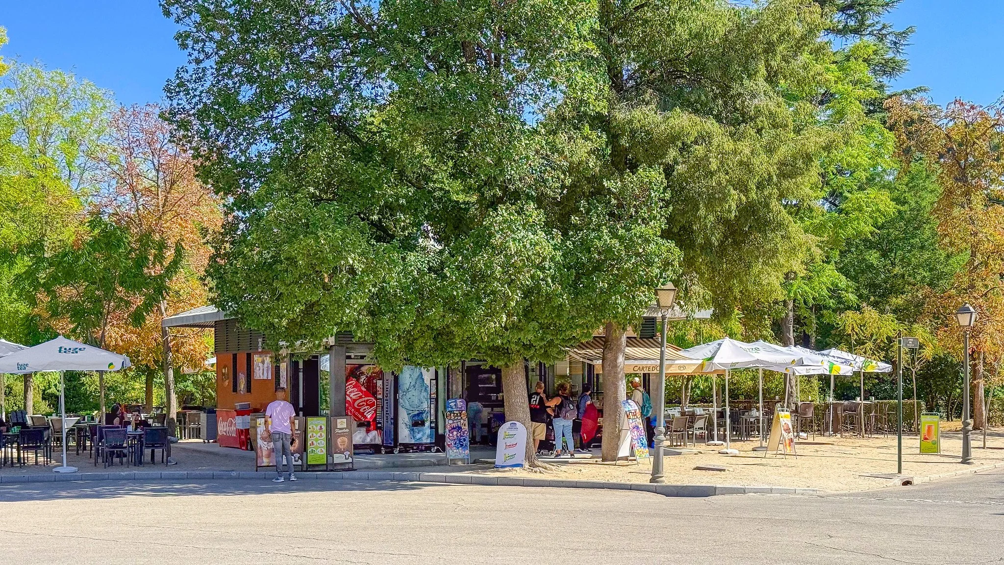 Chiringuito junto al Angel Caido