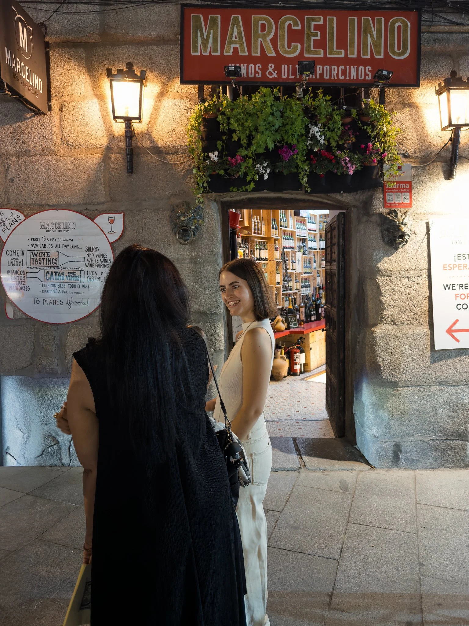 Marcelino, Vinos y Ultraporcinos