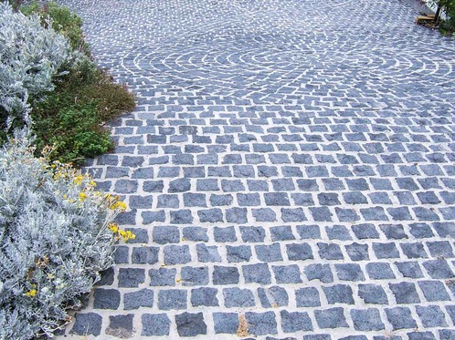 Bluestone Cobbles Driveway 041.jpg