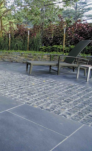 Cobbles & Slate Courtyard