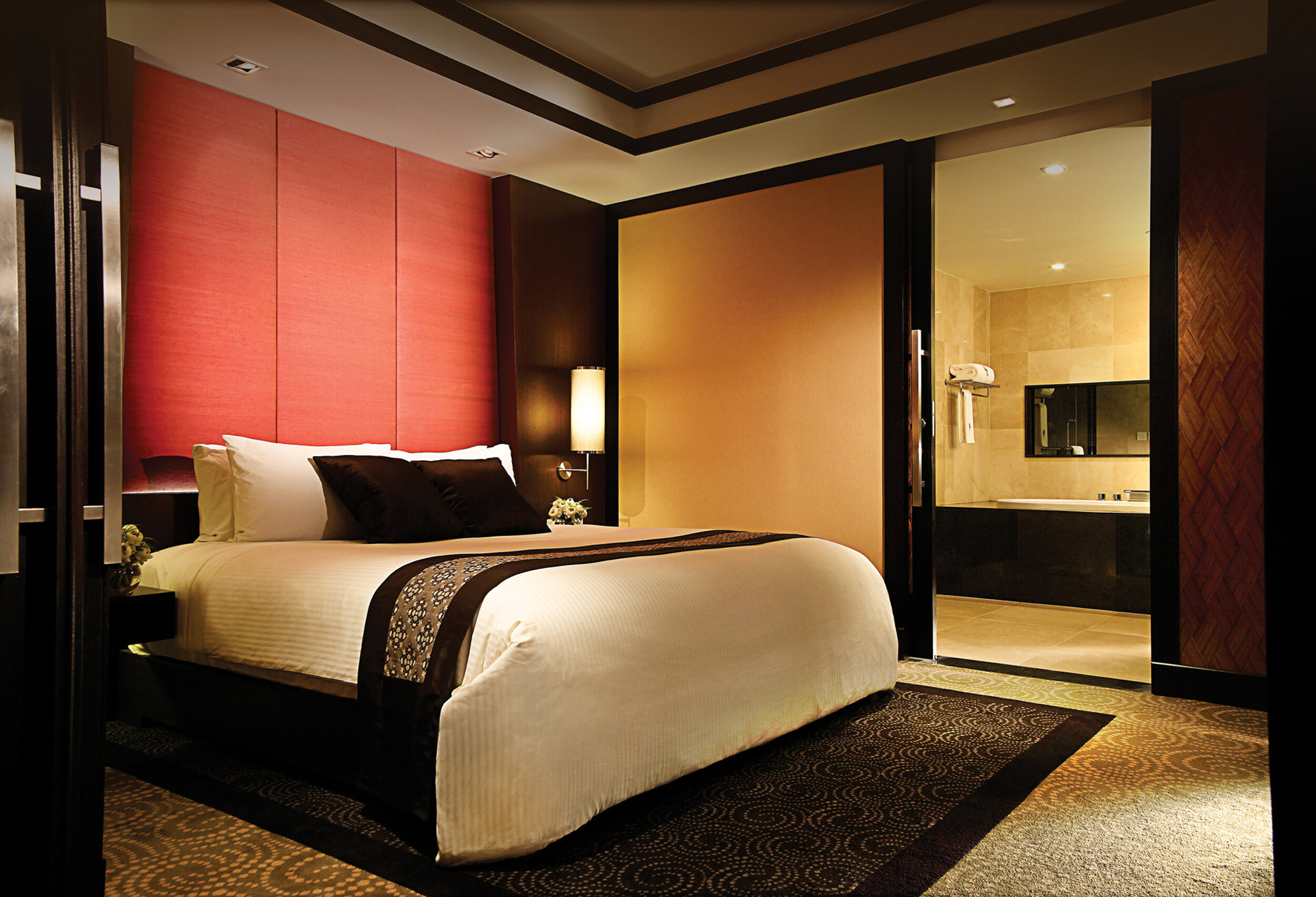 BTTHBK_Room_One Bedroom Suite _Bedroom 1.jpg