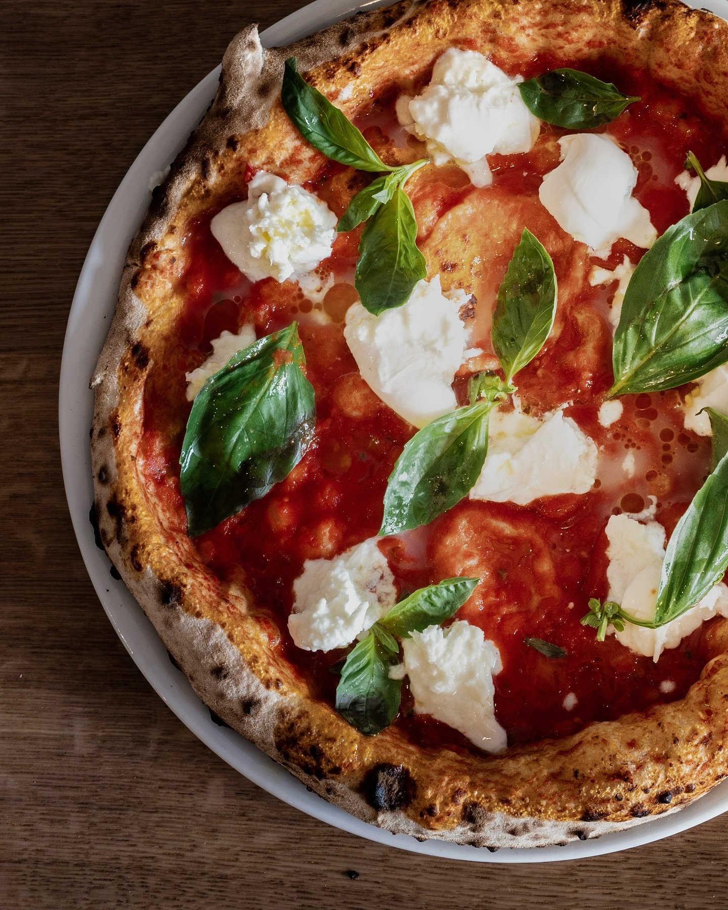 Pizza au feu de bois + Cocktails = La recette du bonheur 🍹❤️

Au Max, on ne plaisante pas avec les classiques : des pizzas croustillantes sorties tout droit du four &agrave; bois et des cocktails qui matchent comme un swipe parfait sur Tinder. 💘

L