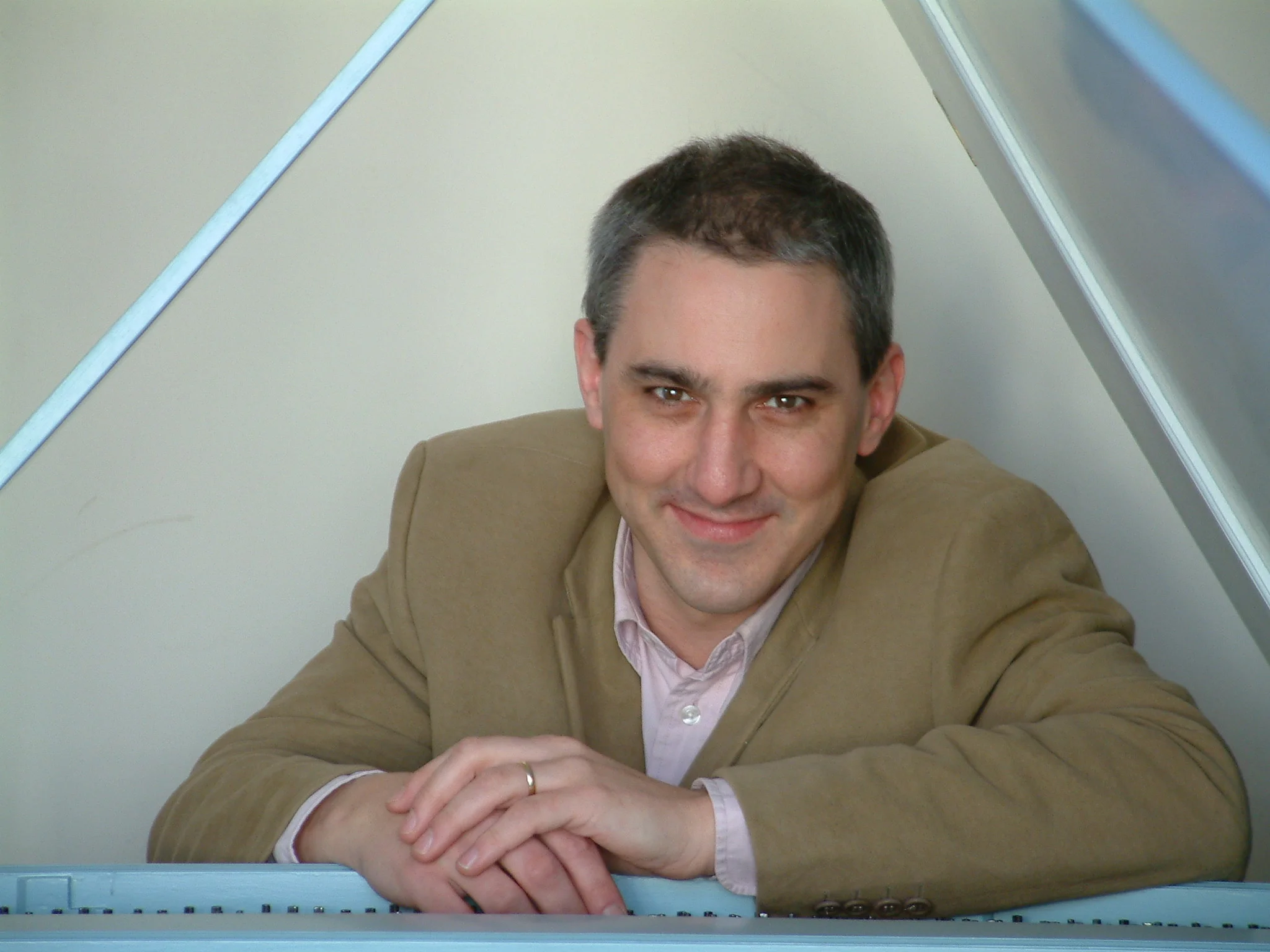 Warwick Cole - harpsichord According to his mum, Warwick Cole tries to do too many things and needs to concentrate on doing less. He read music at Brasenose College, Oxford, and subsequently wrote a Ph D on ornamentation in Bach’s keyboard and chamber music. He plays the harpsichord, cello and organ, and has performed for the CBSO, BBC NOW, and the Philharmonia. Warwick has written extensively on Bach and contributed articles to Early Music, the Musical Times and the American journal BACH. He promotes concerts and fixes orchestras and has a regular round of teaching. Additionally, he makes, repairs and sells violins, is an amateur bookbinder and brews beer in his spare time as well as building extensions on his house. He has a very patient wife and three children who think he is slightly mad. In the words of the song, he’s ‘just a bloke who can’t say “No”.