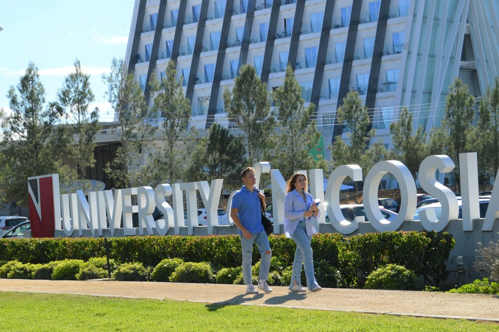 uni1-small.jpg