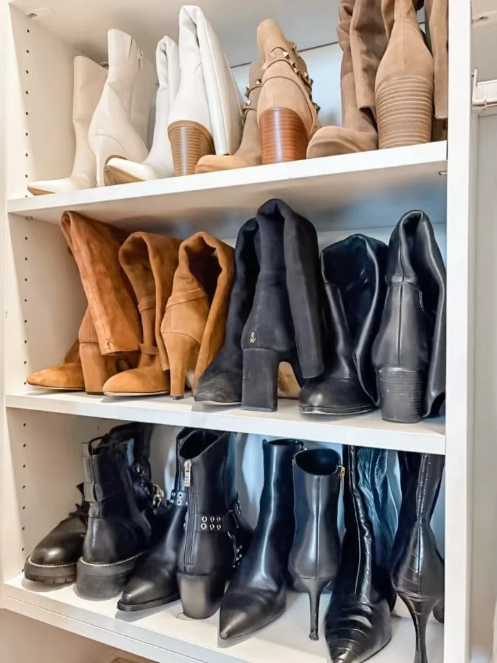 Be honest, is chaos still living rent-free in your home??

Give yourself the gift of a PLAN this holiday season! 🎁

Book a free consultation with Sage TODAY and wrap up 2025 knowing that you&rsquo;ve taken the first (and most important) step towards