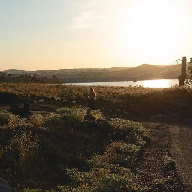 Solitude. Magic Hour. Nature. ❤️
.
.
.
.
.
.
.
#camping #glamping #nature #optoutside #california #adventure #sunset #chasinglight #nikon #momtogs #eastmanlake