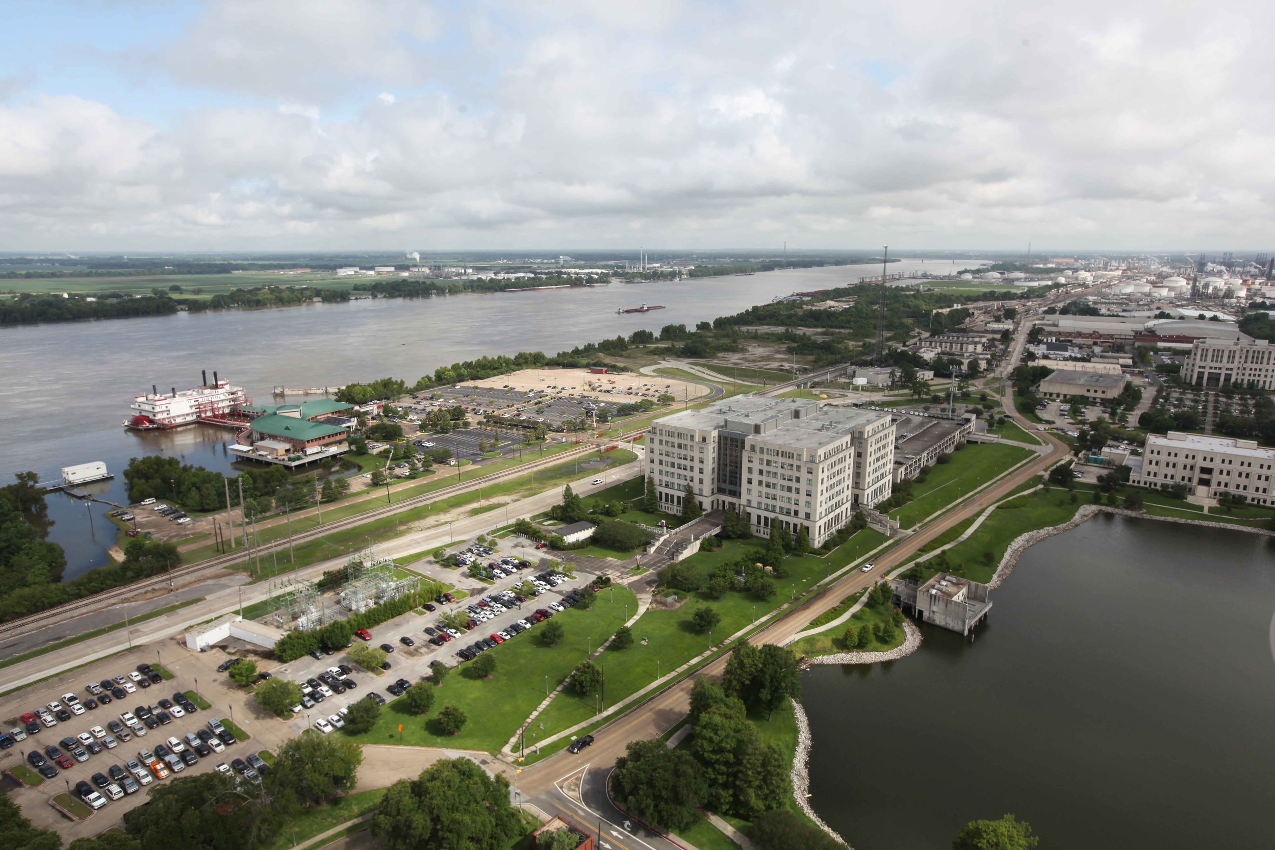  The Mississippi from the observation deck at the Louisiana State Capitol. 