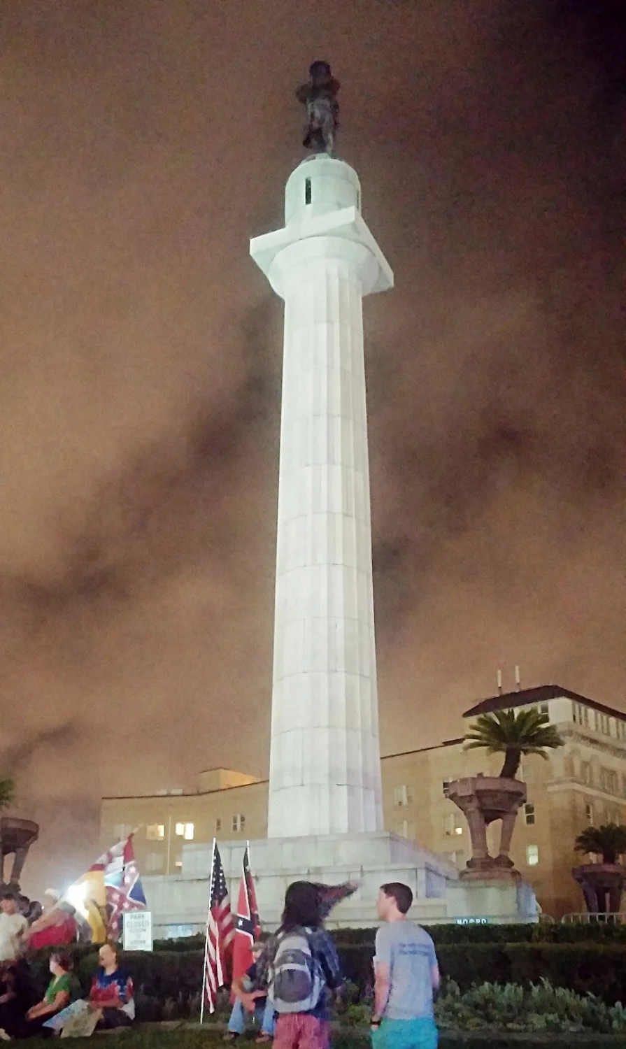 Confederate and American flags in Lee Circle on the night of May 18