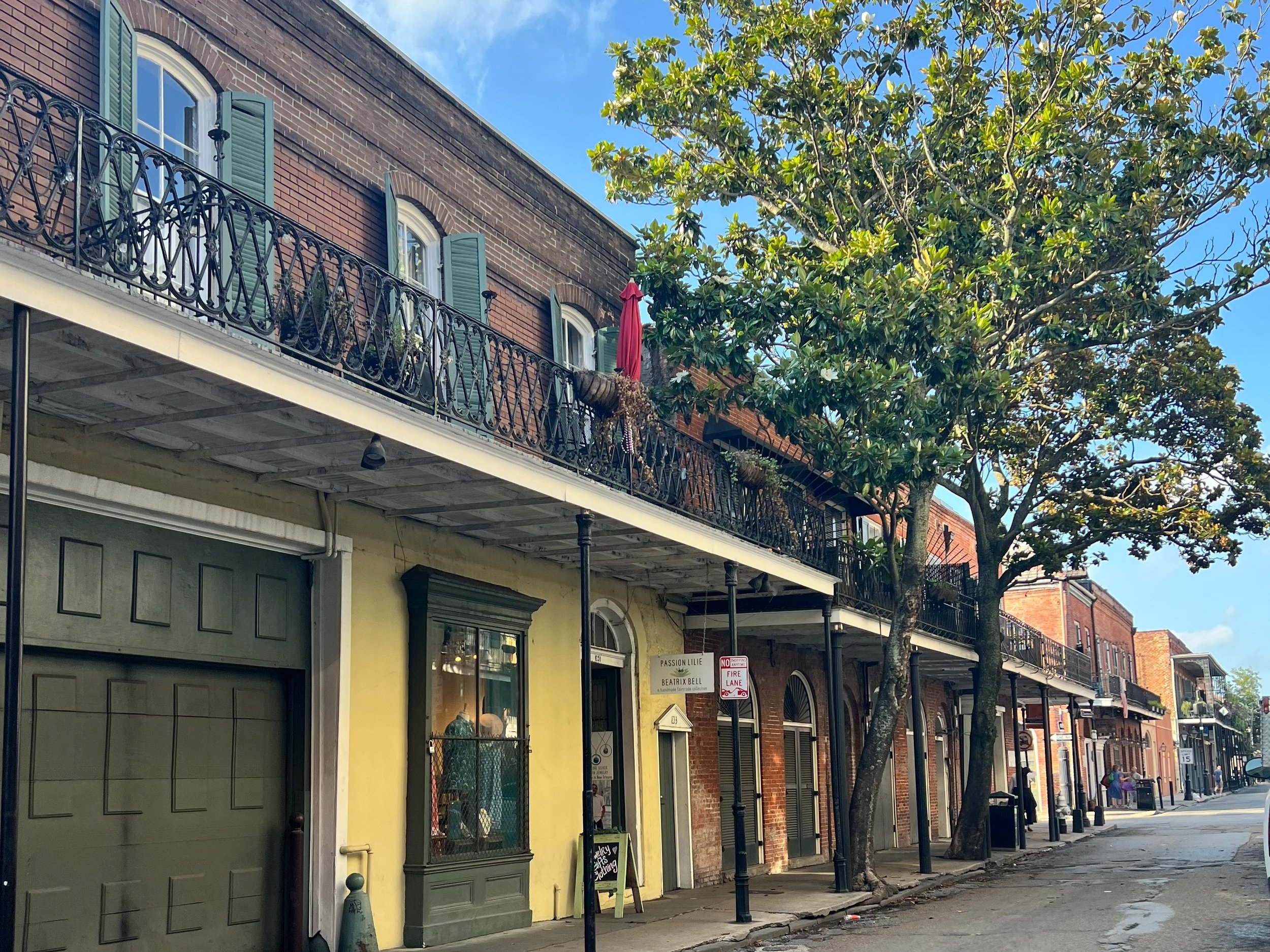 Chartres St. Architecture