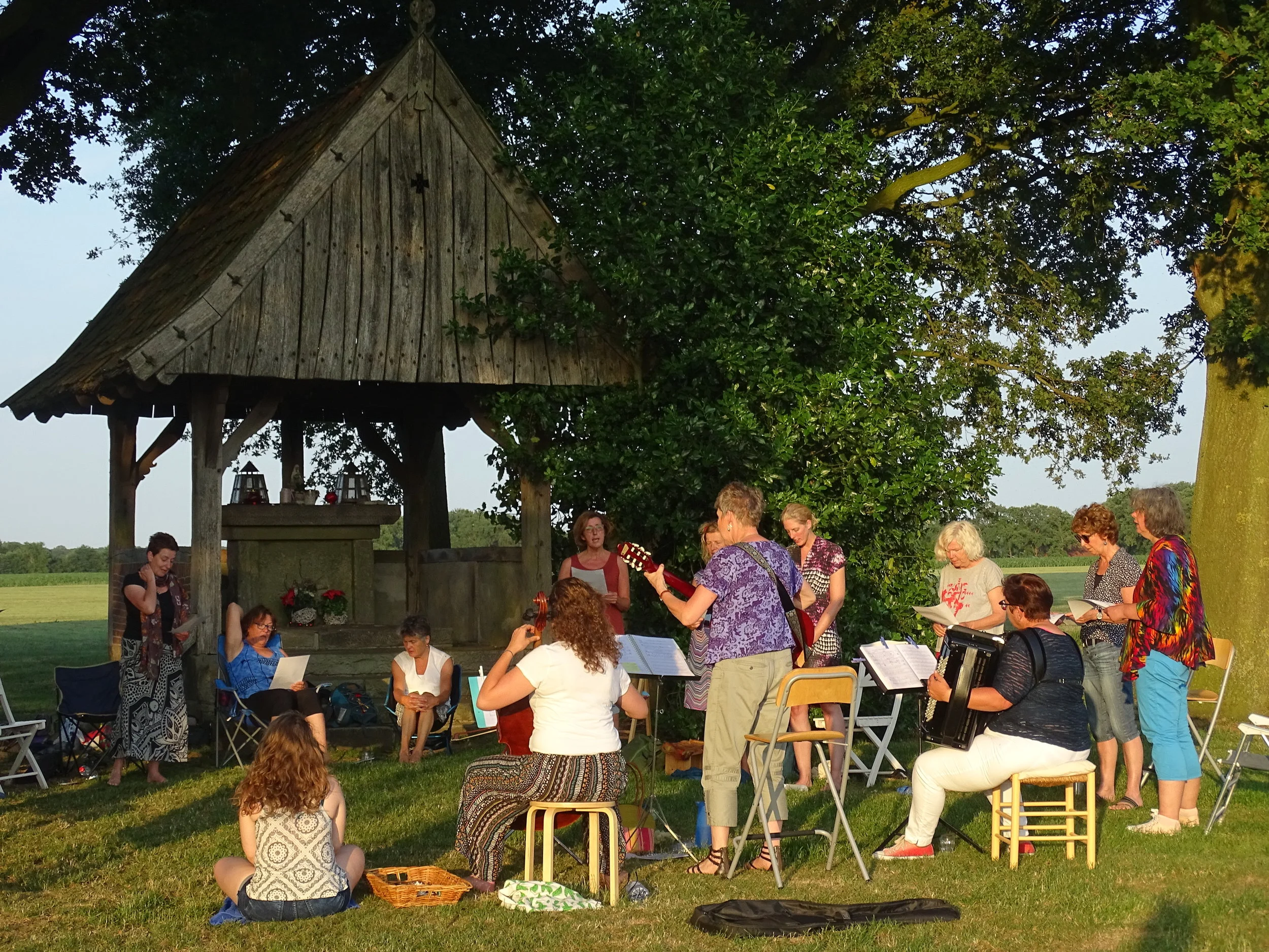 Cirkelzang onder de Kroezeboom.