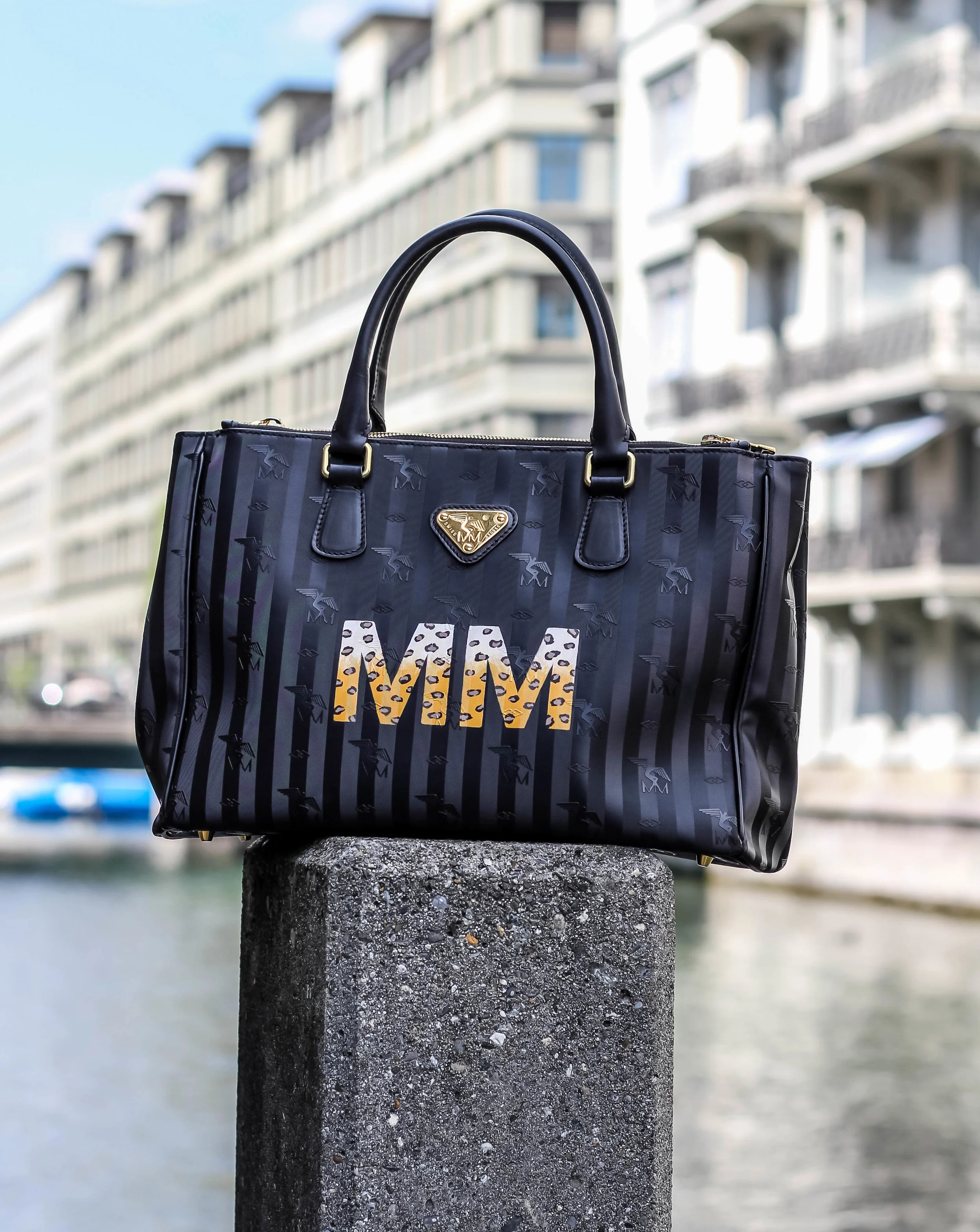 Exclusive Vinerus Handbag - Leo Monogram