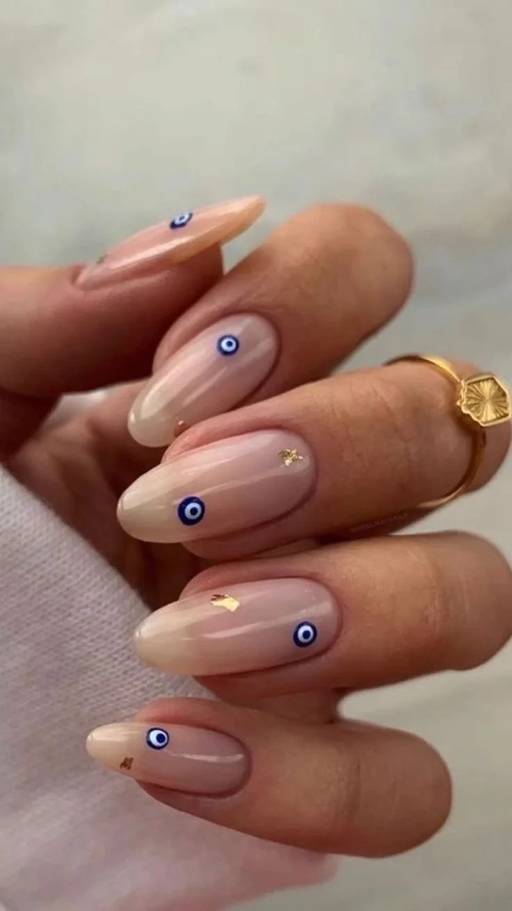 Nail the Look: Comparing KOKOIST to Traditional Nail Extensions in Reno