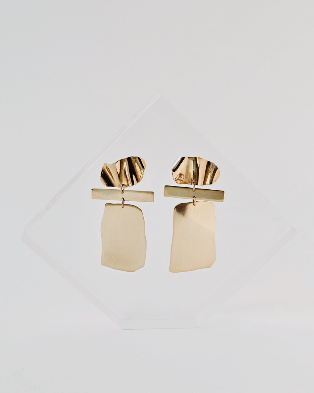gold-statement-earrings-organic-shapes-flat-wavy