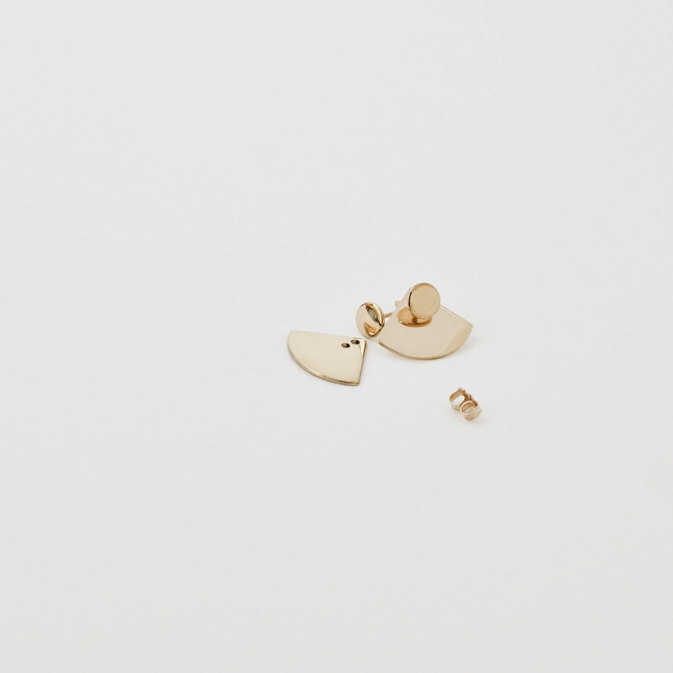 ear_jacket_curve_gold_circle.jpg