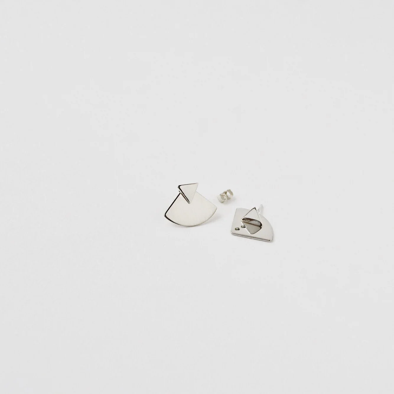 ear_jacket_curve_silver_triangle.jpg