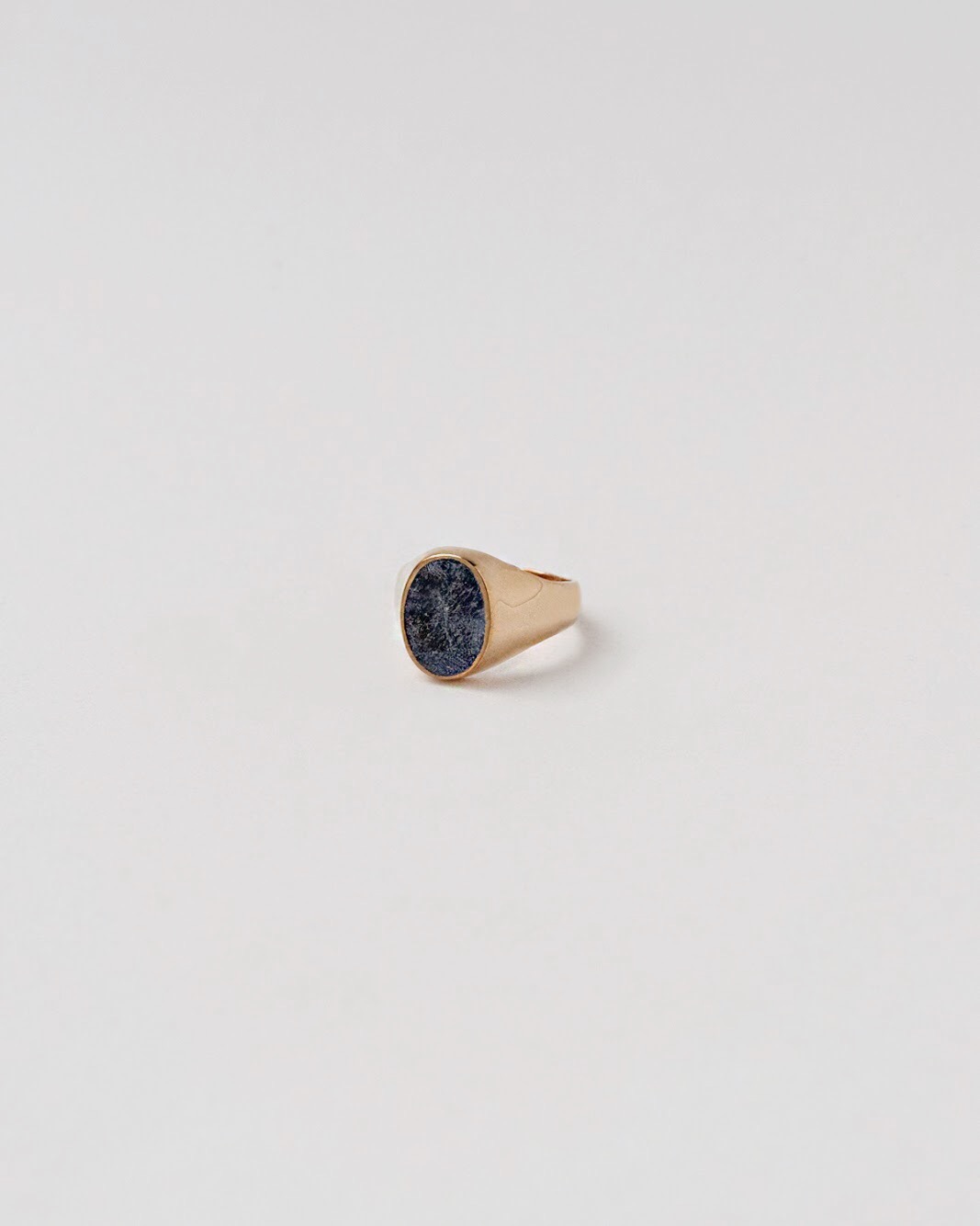 signet_inlay_oval_gold_sodalite.jpg